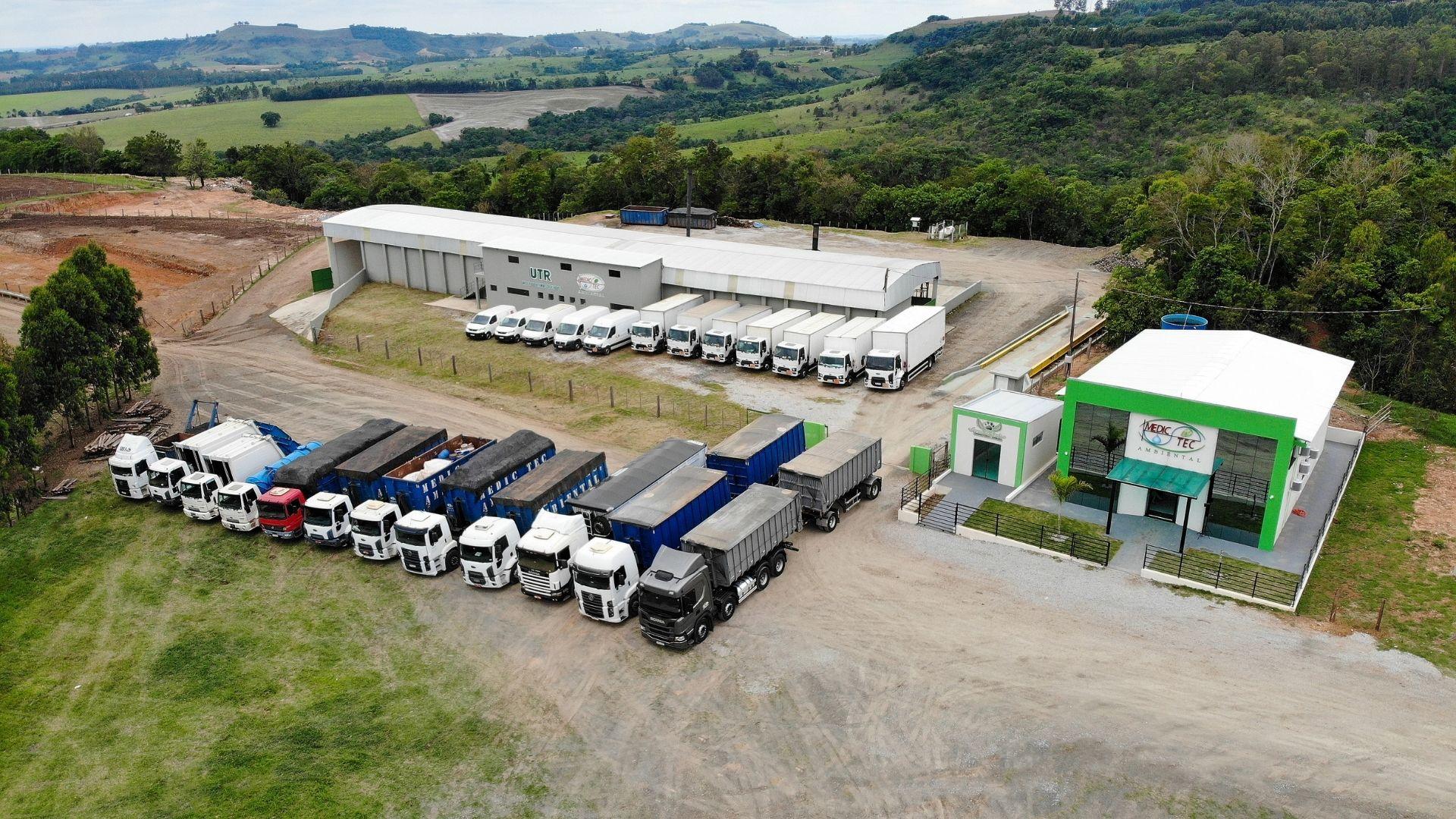 Vista aérea da sede e da frota própria da Medic Tec Ambiental